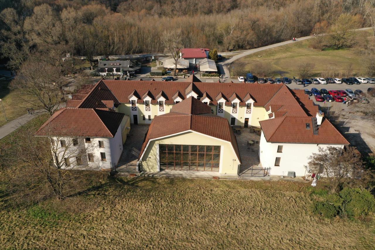 Hotel Hradna Brana Bratislava Ngoại thất bức ảnh