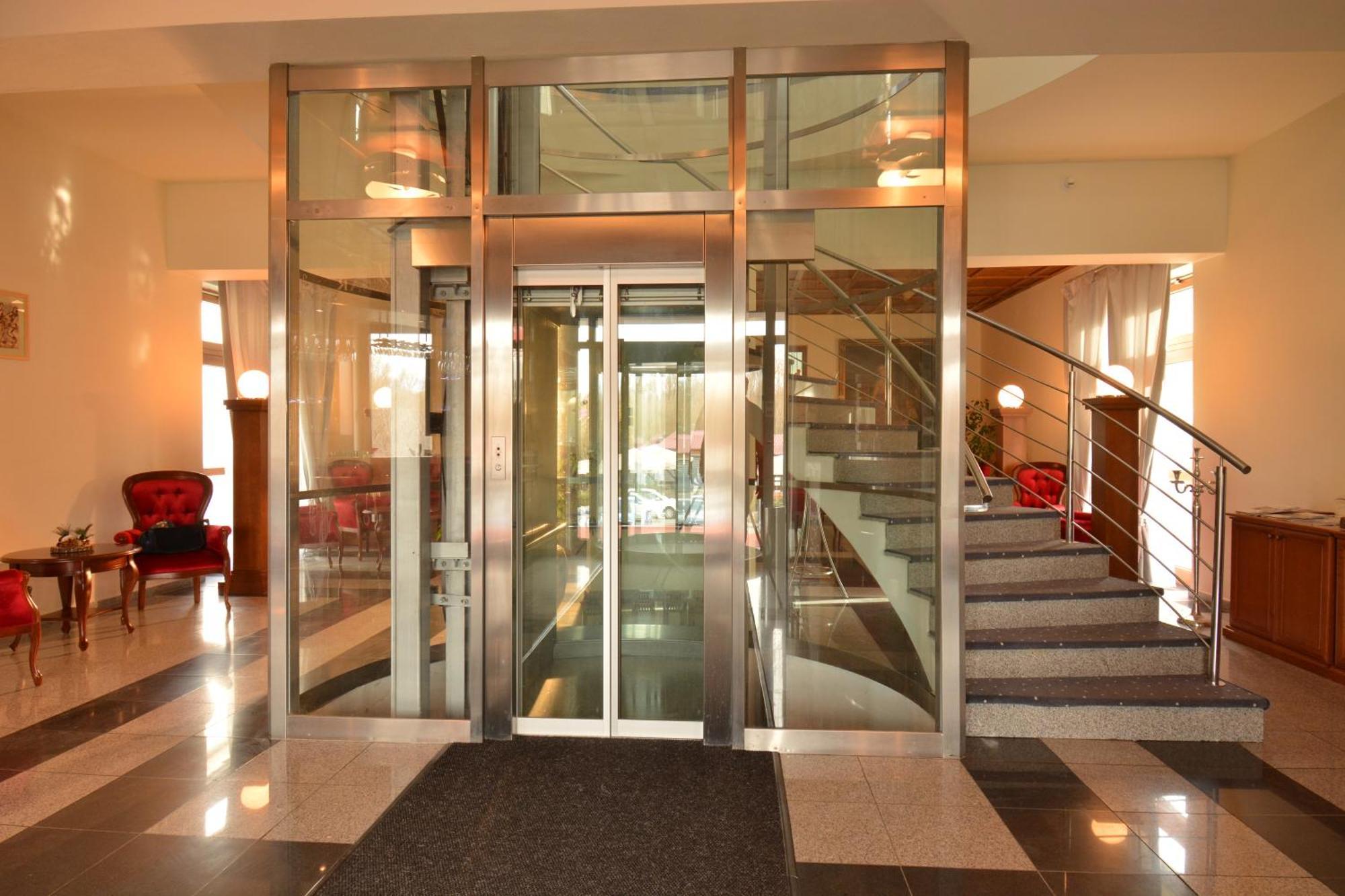 Hotel Hradna Brana Bratislava Ngoại thất bức ảnh